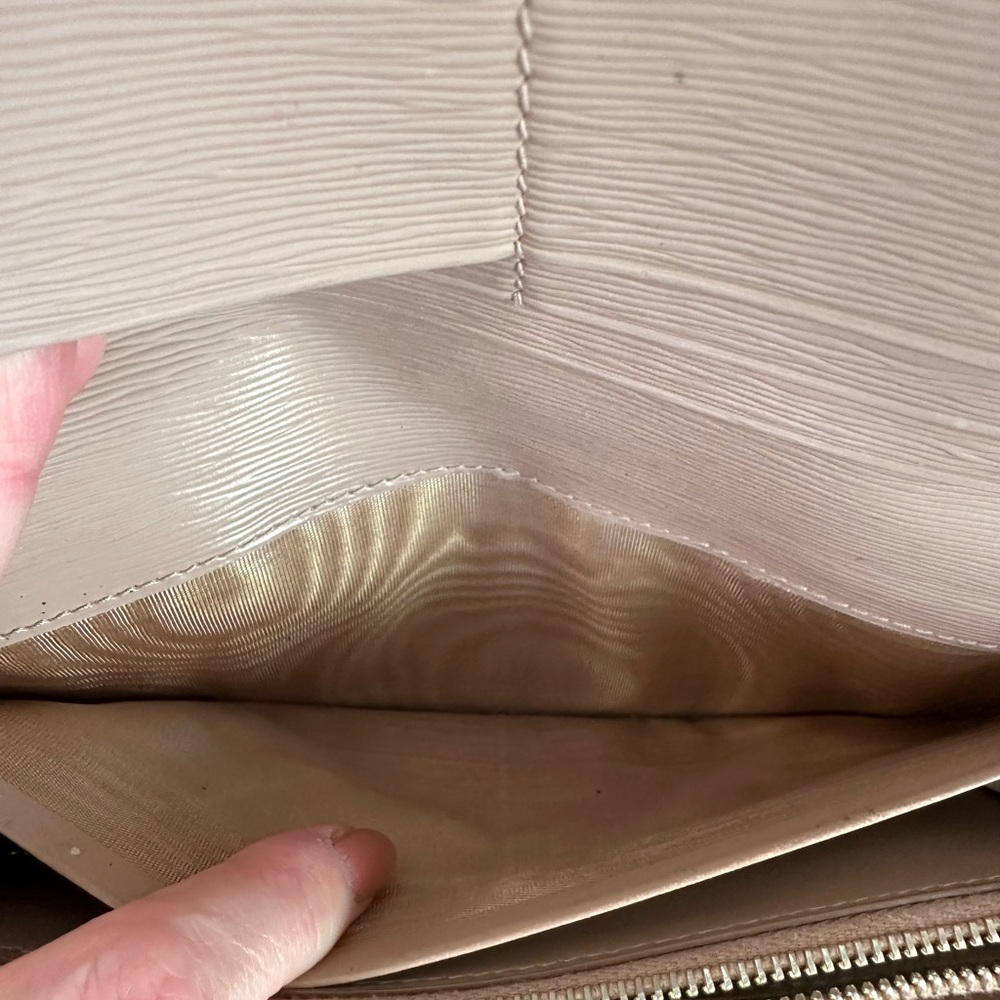 Pre-loved Prada Vitello Move long wallet in the color Cipria with Gold Logo - Picture 12 of 16